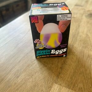 Dippin' Dazzler Eggs - Color Changing Squishy Toy - Groovy Haze